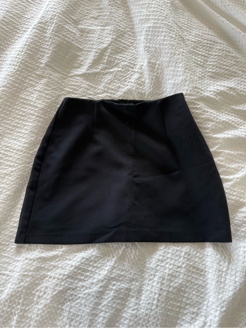 Abercrombie Black Women's Mini Skirt - Classic Clean Silhouette
